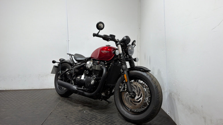Triumph Bonneville Bobber Black